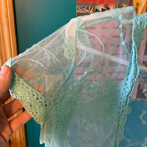 One7Six beautiful aqua see through lace crop top. - Picture 6 of 11